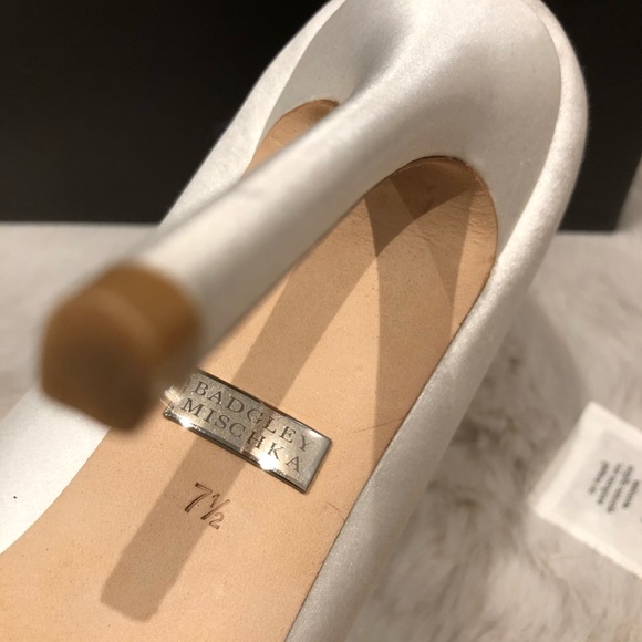 COPY - Badgley Mischka Platform Flower Pumps - Picture 7 of 8